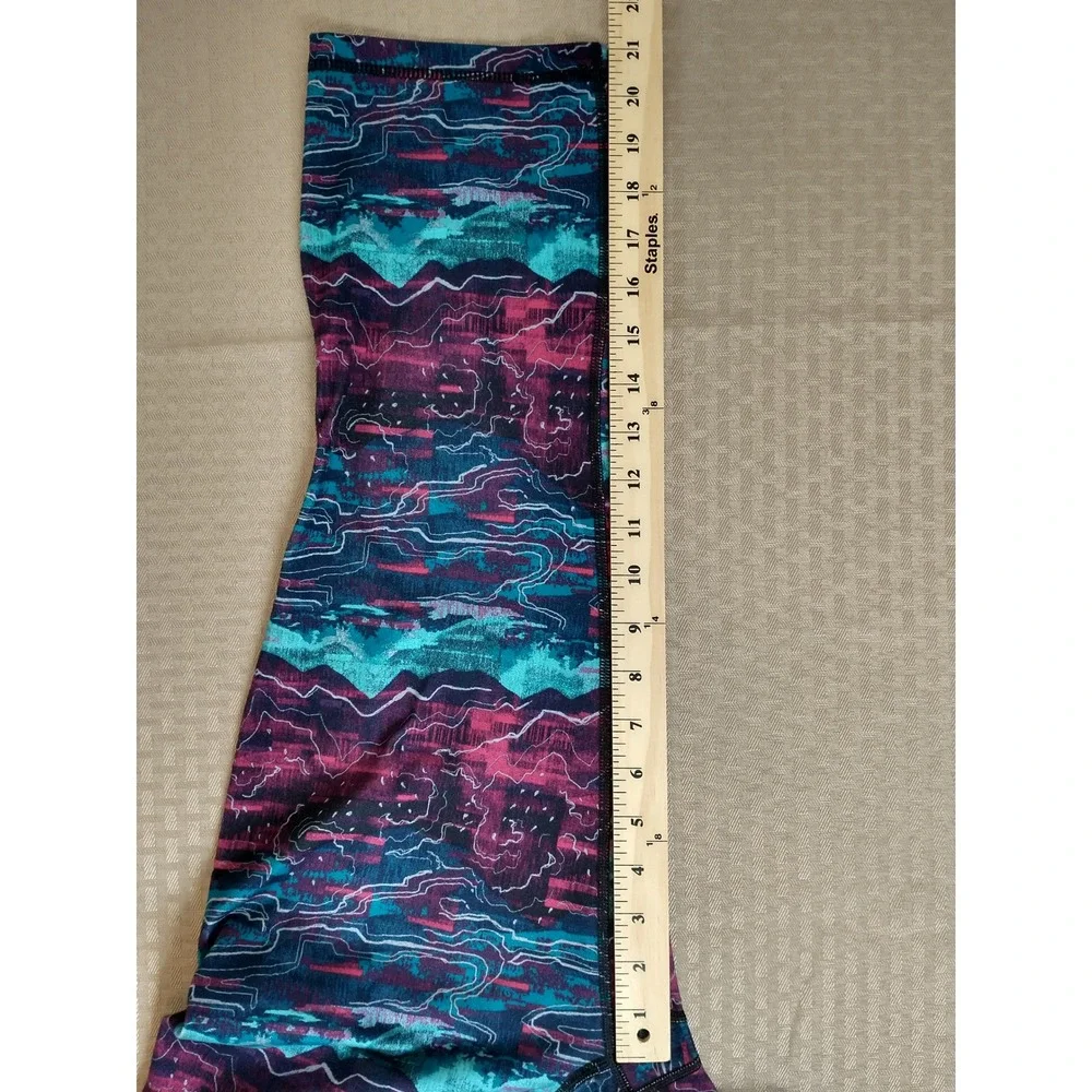 Patagonia Crop Leggings Gorpcore Womens Medium Purple Teal Mountain Print Yoga - Picture 11 of 16